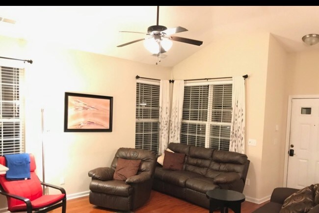 Foto del edificio - 1137 Vermillion Dr