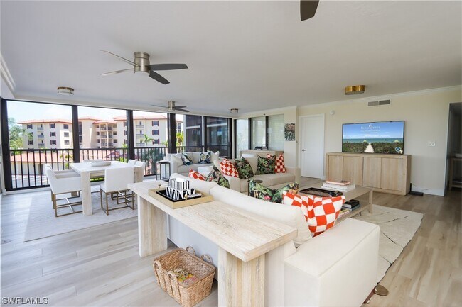 Foto del edificio - 6000 Pelican Bay Blvd