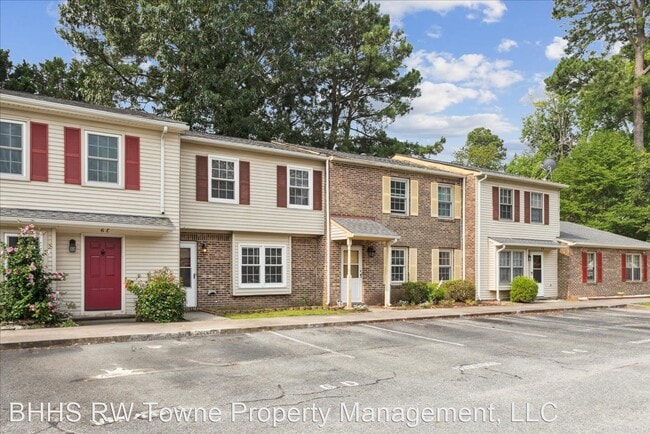 Building Photo - 2 br, 1.5 bath House - 6-D Penn Circle