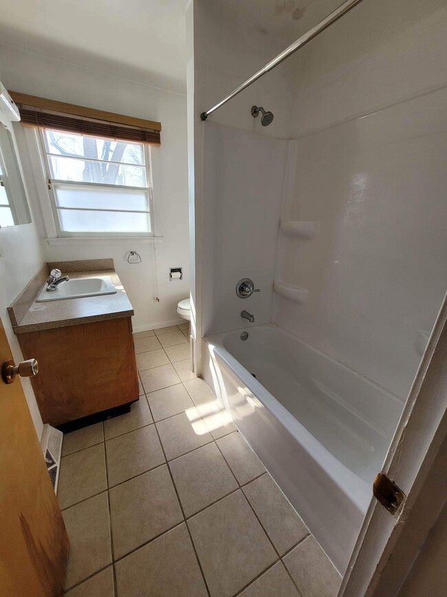 Bathroom - 127 9th St SE