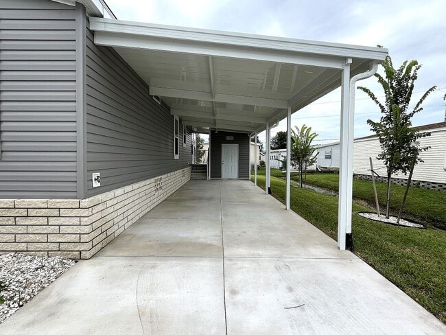 Building Photo - 17100 S Tamiami Trl