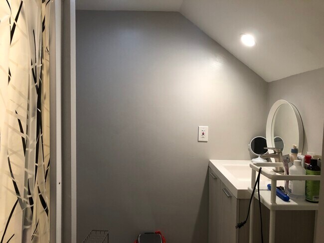 Building Photo - 33 Mechanic St