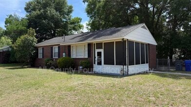 Building Photo - 2720 Martha Dr