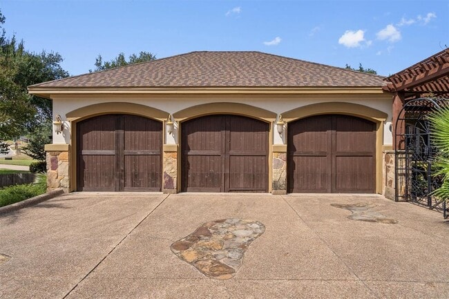 Building Photo - 15086 Barrie Dr