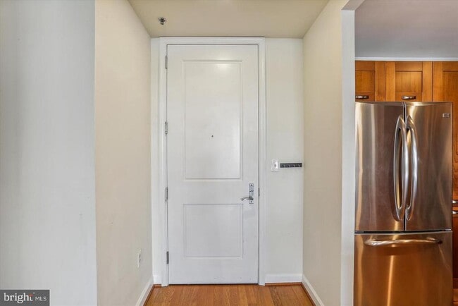 Building Photo - 5750 Bou Ave