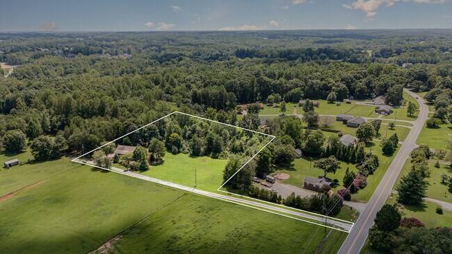Foto del edificio - 8605 Haw River Rd
