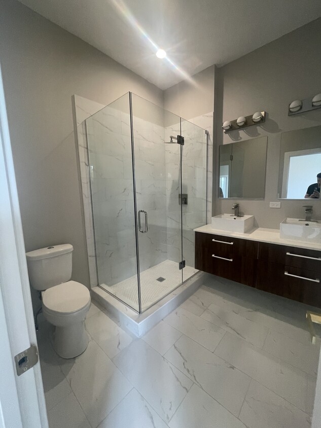 Master ensuite bathroom - 1300 Jefferson St