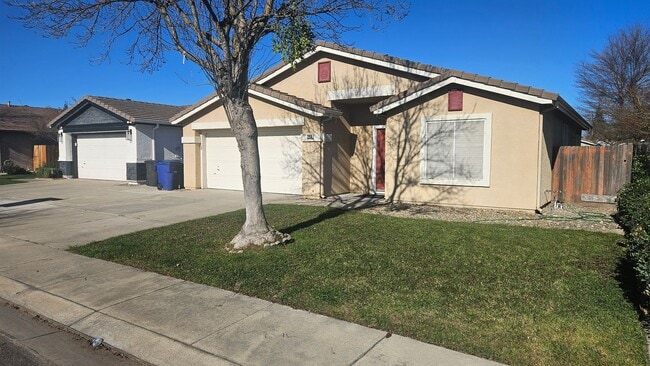 Foto del edificio - 4 Bedroom 2 bath Large home available Now!