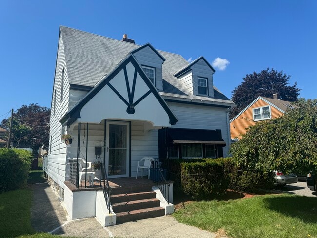 Building Photo - 305 Harrington Way