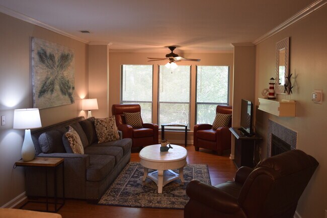 Sunny living room - 8 Forest Cove
