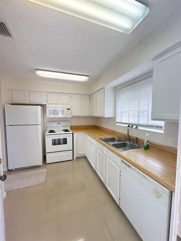 Foto del edificio - 4748 Old Bent Tree Ln