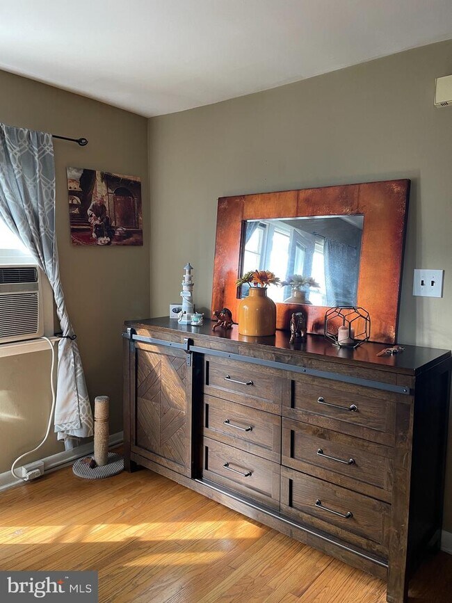 Foto del edificio - 3227 Plumstead Ave