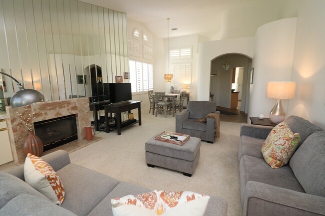 Building Photo - 100 Brandigo Cir