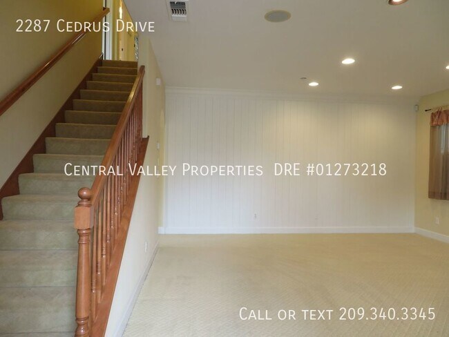 Foto del edificio - 2287 Cedrus Dr