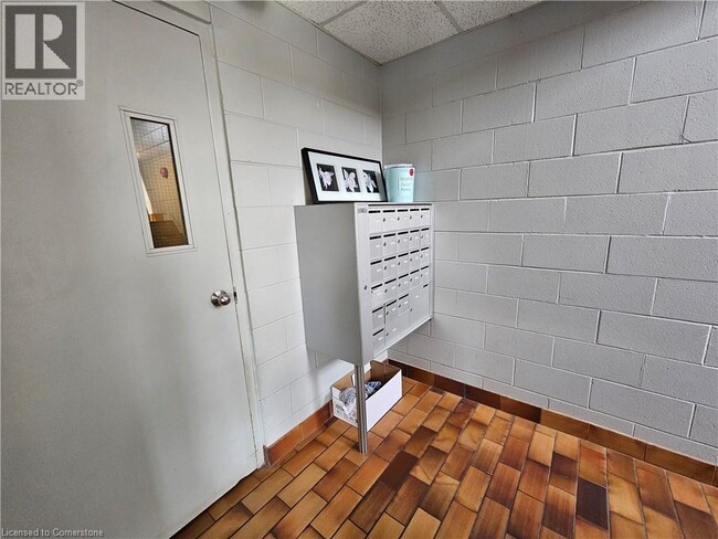 Building Photo - 4 Avalon Pl