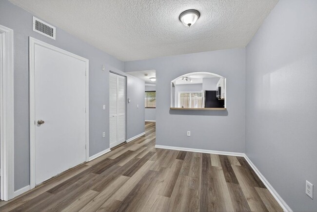 Foto del edificio - 3770 N Jog Rd