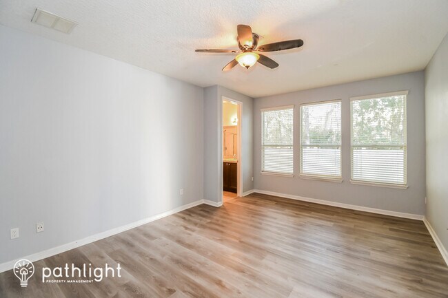 Building Photo - 15749 Lexington Park Blvd