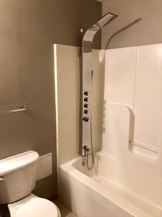 Building Photo - 1612 Sauk Rd