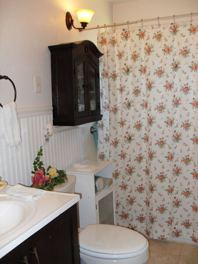 Building Photo - West-Flagstaff 4bd/2ba House Near NAU & CC...
