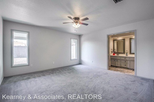 Foto del edificio - 3 br, 2 bath House - 5201  93rd Street