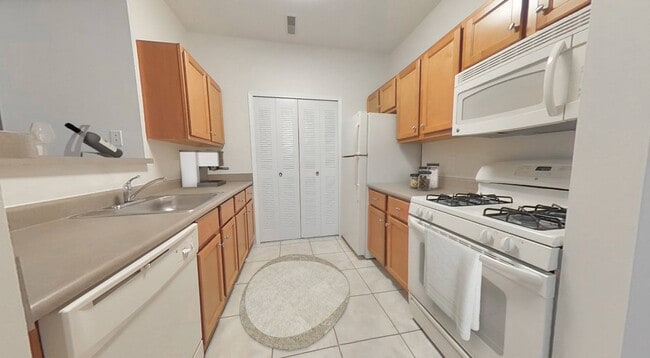 Building Photo - Cobblestone Court Apartments