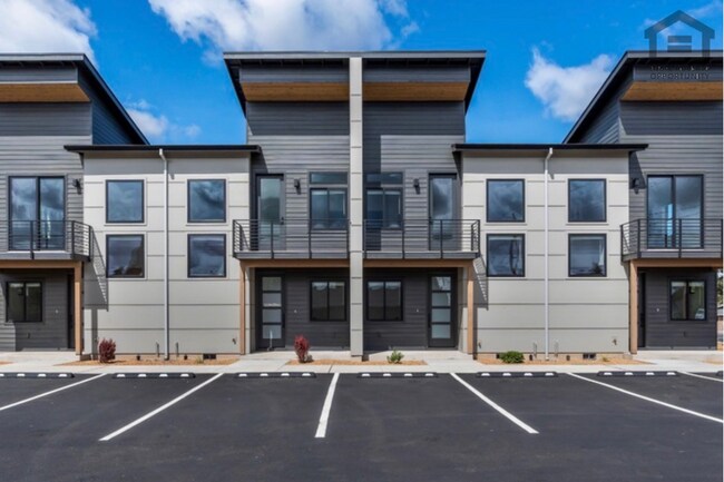 Foto del edificio - 2Bed/2.5Bath 2-Story Luxury Condo in Redmond, OR! -- BRAND NEW! NEVER LIVED IN!