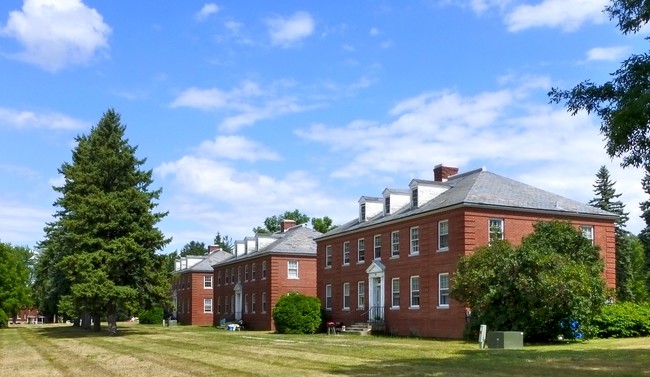 Foto del edificio - The Apartments at Madison Barracks