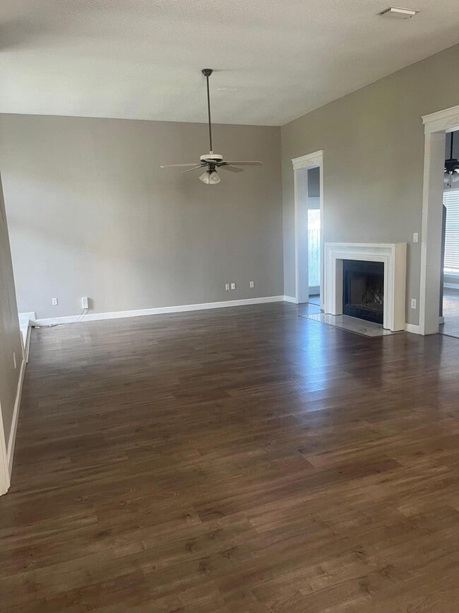 Building Photo - 9665 Leeward Way