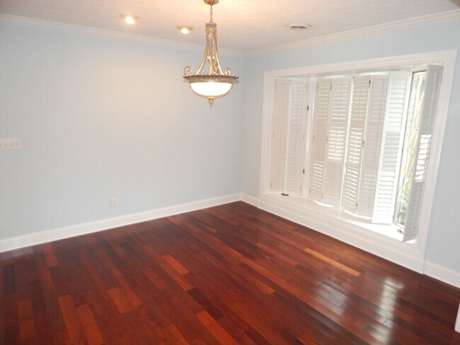 Foto del edificio - Spacious home in Pine Valley.