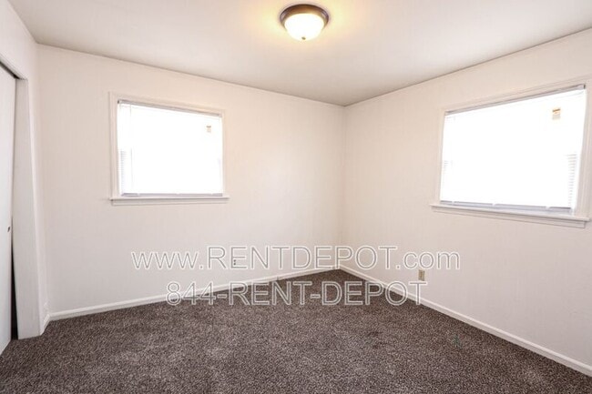 Building Photo - 2947 Ravenswood Dr