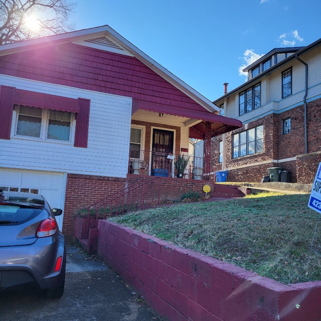 Building Photo - 934 Fortwood St