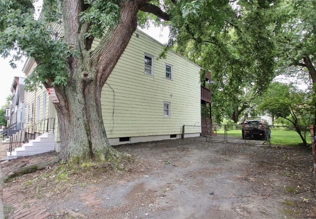 Building Photo - 530 3rd St