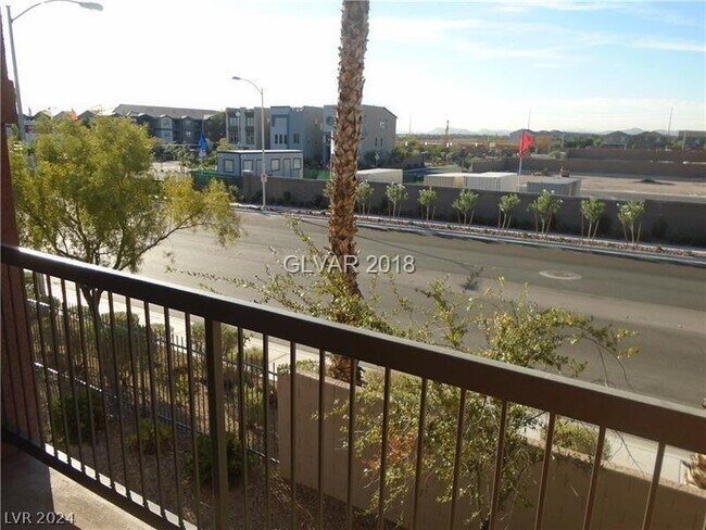 Building Photo - 8000 W Badura Ave