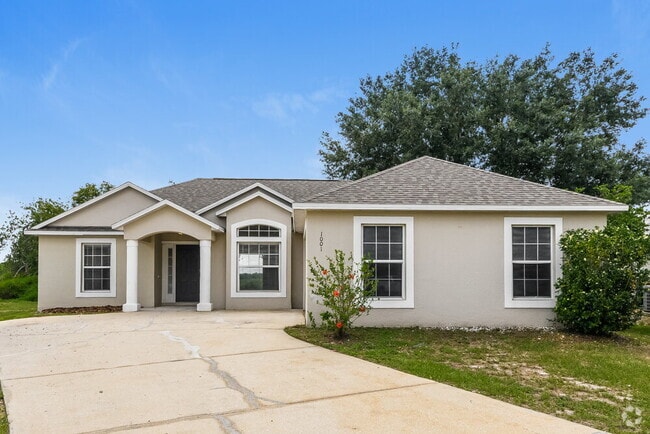 Building Photo - 1001 Gary Dr