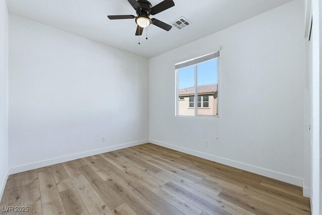 Foto del edificio - 10260 Western Pine Ave