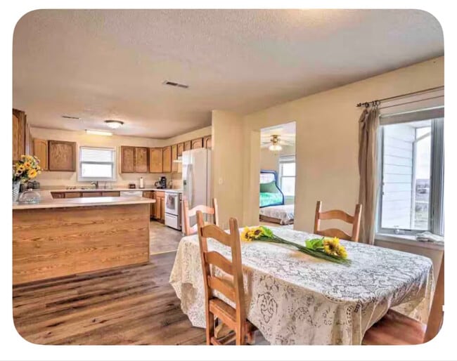 Building Photo - 1120 WY-50