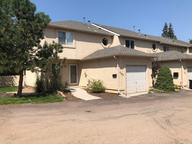 Building Photo - 2 Bed, 3 Bath 1 Car Garage, Southwest Town...