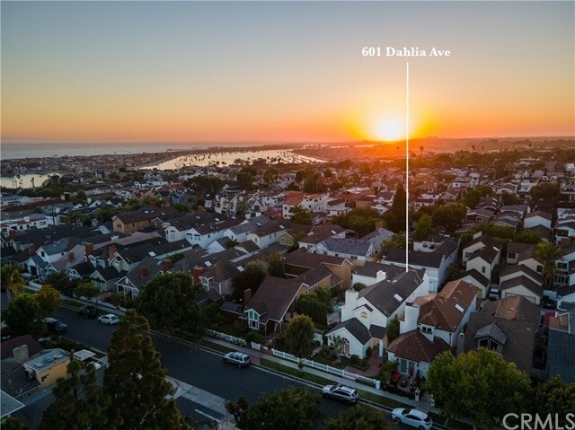 Building Photo - 601 Dahlia Ave