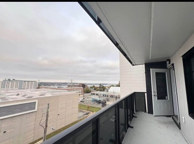 Building Photo - 2828 Gottingen St