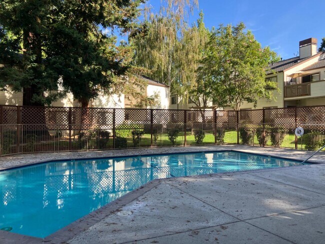 Foto del edificio - 1391 Meadow Ridge Cir