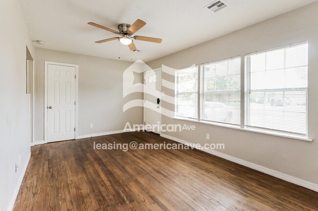 Building Photo - 4017 Dogwood Dr