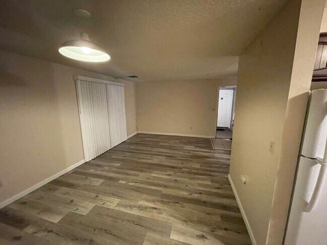 Building Photo - 4180 Bristol Ct