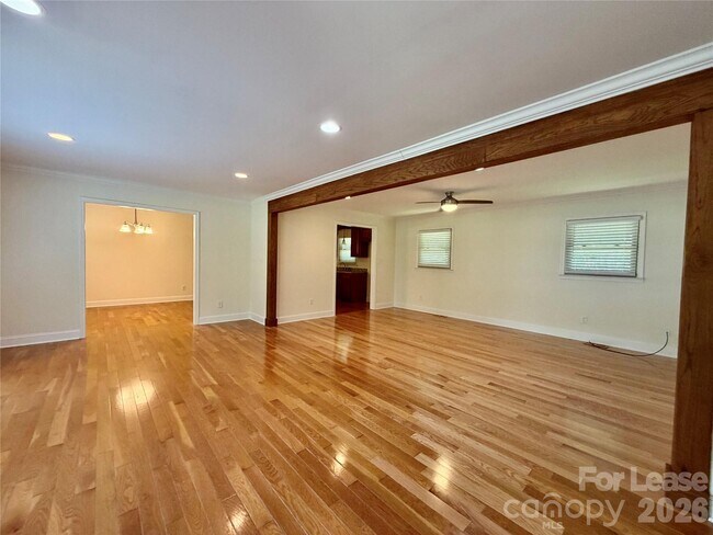 Building Photo - 109 James Dr