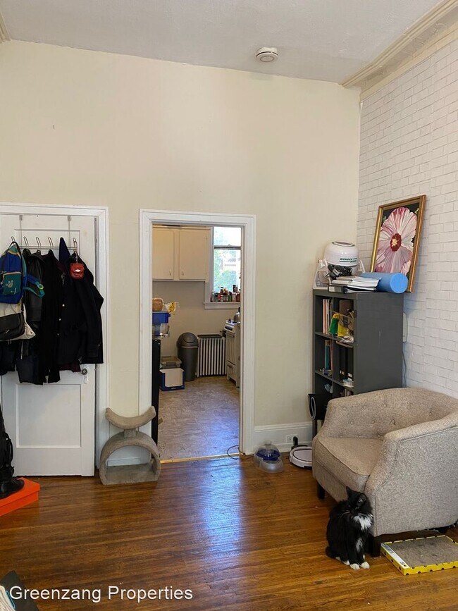 Foto del edificio - 2221 Spring Garden St