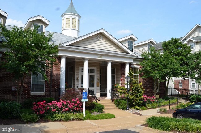 Building Photo - 1521 Spring Gate Dr.