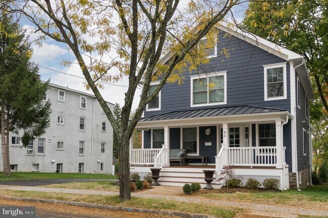 Building Photo - 92 Spruce St