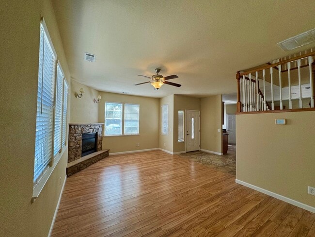 Foto del edificio - 3 Bedroom and 2.5 Bathroom 2-Story SFH in ...