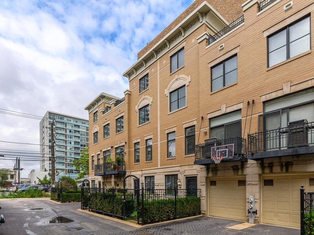 Foto del edificio - 1638 S Indiana Ave