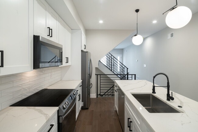 Building Photo - 1912 Monument St