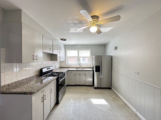 Building Photo - 9056 Lamon Ave